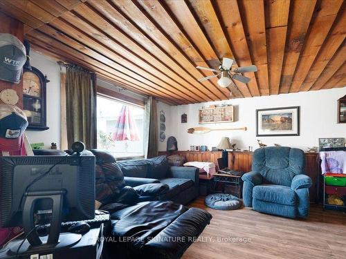 24 Tall Pine Rd, Addington Highlands, ON - Indoor Photo Showing Living Room