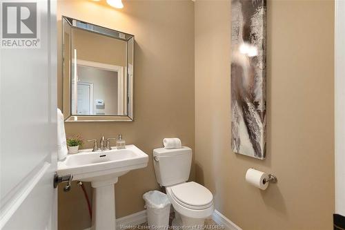 1027 Mersea Road 2, Leamington, ON - Indoor Photo Showing Bathroom