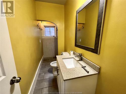 944 Mckay, Windsor, ON - Indoor Photo Showing Bathroom