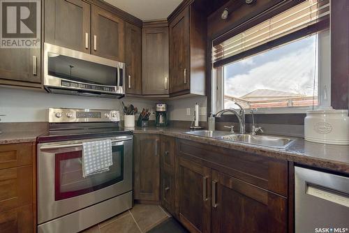 7310 Maple View Crescent, Regina, SK - Indoor Photo Showing Kitchen With Double Sink