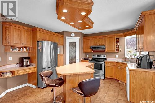 11195 Wascana Meadows, Regina, SK - Indoor Photo Showing Kitchen With Double Sink