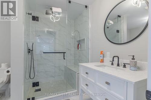 32 Lawrence Street S, Kawartha Lakes, ON - Indoor Photo Showing Bathroom