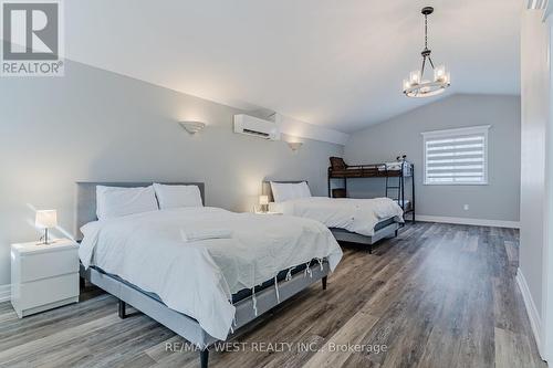 32 Lawrence Street S, Kawartha Lakes, ON - Indoor Photo Showing Bedroom