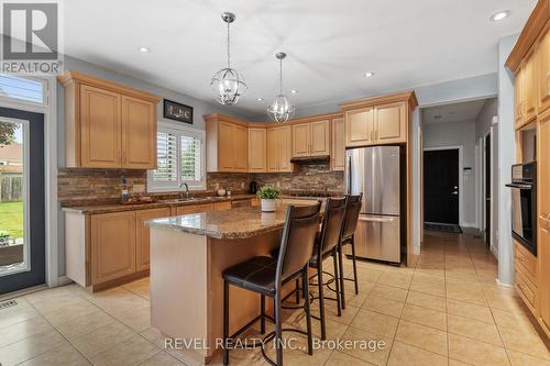 7847 Cathedral Drive, Niagara Falls, ON - Indoor Photo Showing Kitchen