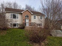 5 Pearl Drive  Cole Harbour, NS B2V 2T7