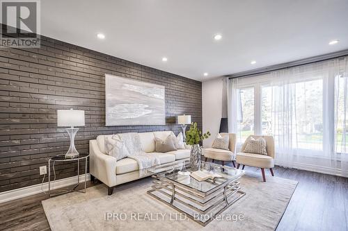 3338 Brandon Gate Drive, Mississauga, ON - Indoor Photo Showing Living Room