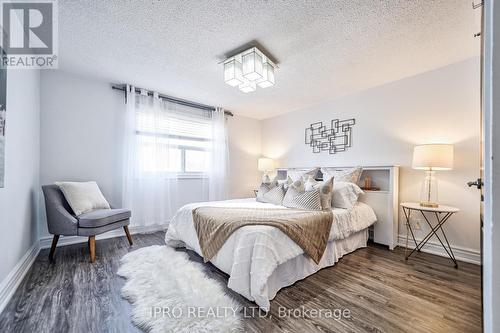 3338 Brandon Gate Drive, Mississauga, ON - Indoor Photo Showing Bedroom