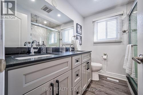 3338 Brandon Gate Drive, Mississauga, ON - Indoor Photo Showing Bathroom