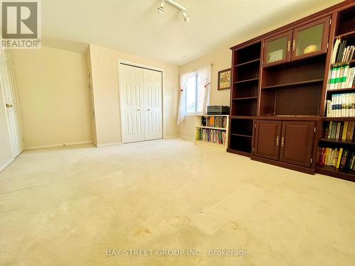 19 Bluebell Crescent, Hamilton, ON - Indoor Photo Showing Other Room