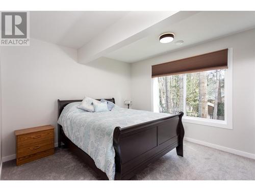 2725 Cedar Ridge Street, Lumby, BC - Indoor Photo Showing Bedroom