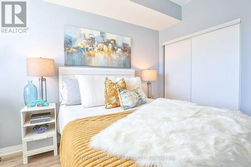 413 - 80 Shipway Avenue, Clarington, ON - Indoor Photo Showing Bedroom