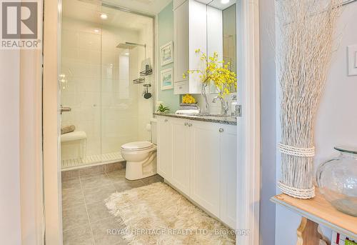 413 - 80 Shipway Avenue, Clarington, ON - Indoor Photo Showing Bathroom