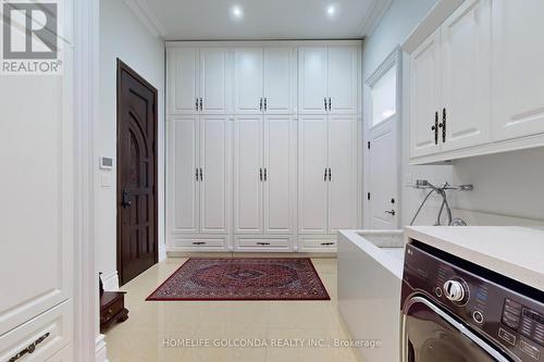 16 Steeplechase Avenue, Aurora, ON - Indoor Photo Showing Laundry Room