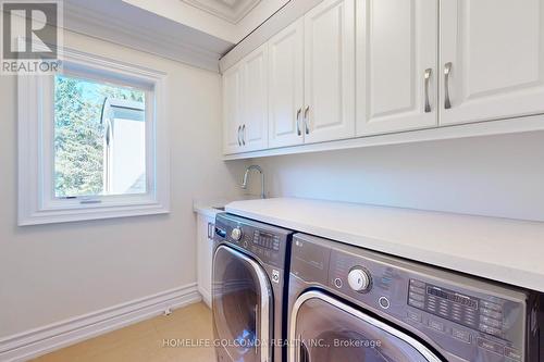 16 Steeplechase Avenue, Aurora, ON - Indoor Photo Showing Laundry Room