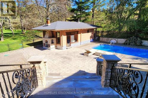 16 Steeplechase Avenue, Aurora, ON - Outdoor With In Ground Pool