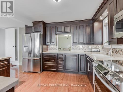 359 Limerick Street, Innisfil, ON - Indoor Photo Showing Kitchen With Upgraded Kitchen