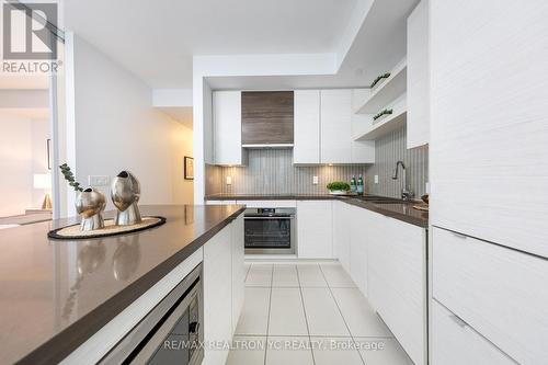 1005 - 59 Annie Craig Drive, Toronto, ON - Indoor Photo Showing Kitchen With Upgraded Kitchen