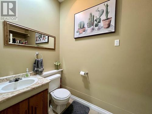 6345 Wolfe Road, 100 Mile House, BC - Indoor Photo Showing Bathroom