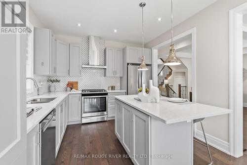 2 Blenheim Circle, Whitby, ON - Indoor Photo Showing Kitchen With Double Sink With Upgraded Kitchen