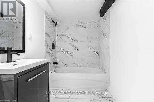 1226 Dundas Street, London, ON - Indoor Photo Showing Bathroom