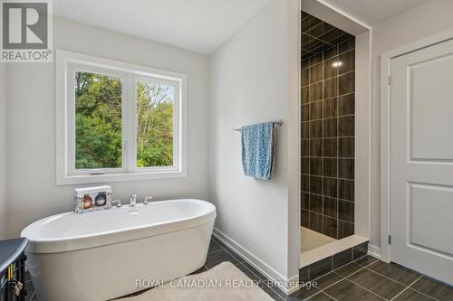 39 Tulip Crescent, Norfolk, ON - Indoor Photo Showing Bathroom