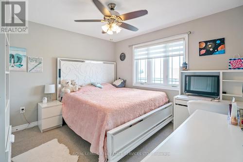 4760 Victor Drive, Niagara Falls, ON - Indoor Photo Showing Bedroom