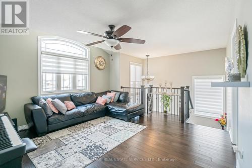 4760 Victor Drive, Niagara Falls, ON - Indoor Photo Showing Living Room