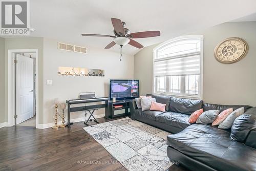 4760 Victor Drive, Niagara Falls, ON - Indoor Photo Showing Living Room