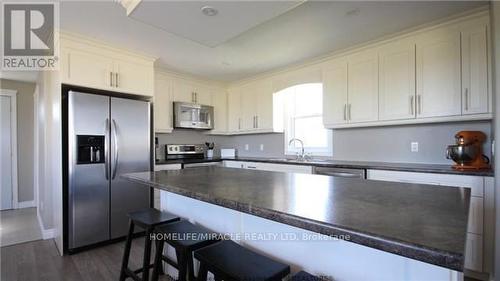 23378 Jeanette'S Creek Road, Chatham-Kent, ON - Indoor Photo Showing Kitchen