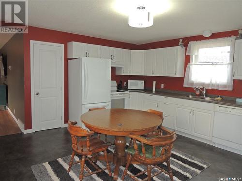 20 Harbour View Drive, Cymri Rm No. 36, SK - Indoor Photo Showing Kitchen With Double Sink