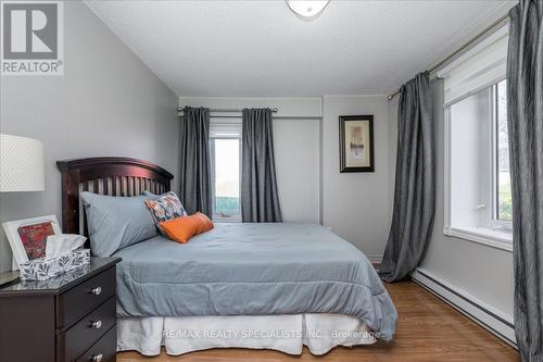 2 - 215 Edward Street E, Clearview, ON - Indoor Photo Showing Bedroom