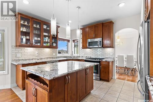 743 Bellmont Court, Saskatoon, SK - Indoor Photo Showing Kitchen With Upgraded Kitchen