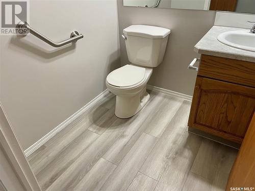 211 520 3Rd Avenue N, Saskatoon, SK - Indoor Photo Showing Bathroom