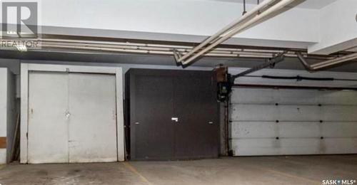 211 520 3Rd Avenue N, Saskatoon, SK - Indoor Photo Showing Garage