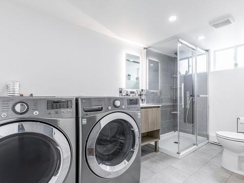 Salle de bains - 205 Av. De La Mennais, La Prairie, QC - Indoor Photo Showing Laundry Room