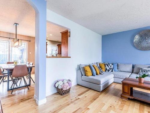 Salon - 205 Av. De La Mennais, La Prairie, QC - Indoor Photo Showing Living Room