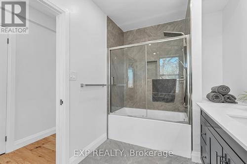 44 Proctor Boulevard, Hamilton, ON - Indoor Photo Showing Bathroom