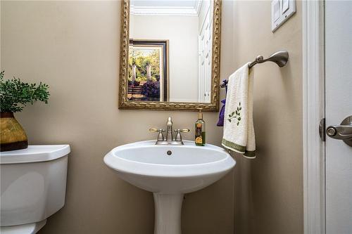 2169 Mystic Court, Burlington, ON - Indoor Photo Showing Bathroom