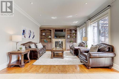 319 Princess Avenue, Toronto, ON - Indoor Photo Showing Living Room