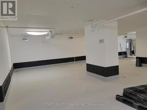 1007 - 1000 Portage Parkway, Vaughan, ON - Indoor Photo Showing Garage