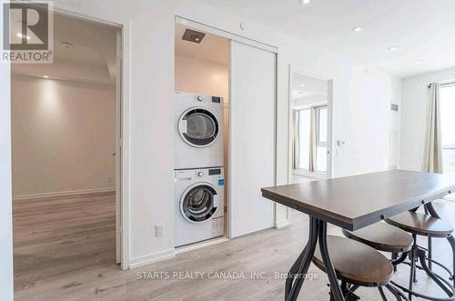 1007 - 1000 Portage Parkway, Vaughan, ON - Indoor Photo Showing Laundry Room