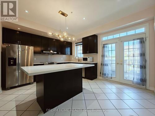 16 Cathedral High Street, Markham, ON - Indoor Photo Showing Kitchen With Upgraded Kitchen