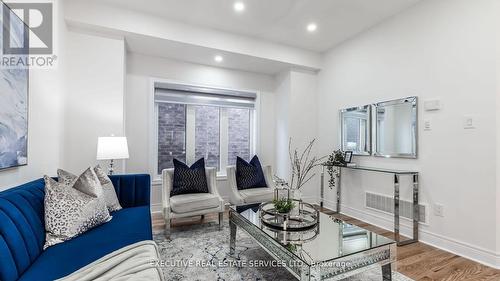 20 Branigan Crescent, Halton Hills, ON - Indoor Photo Showing Living Room