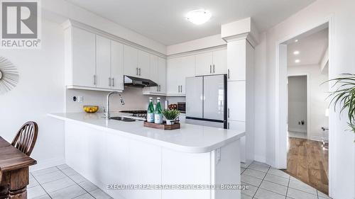 20 Branigan Crescent, Halton Hills, ON - Indoor Photo Showing Kitchen With Double Sink
