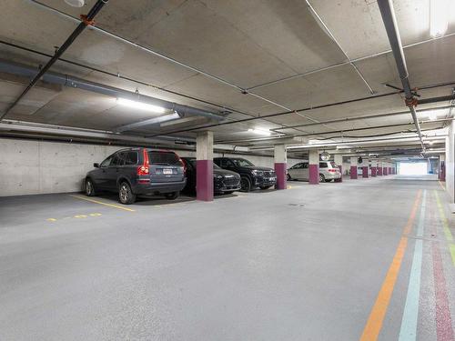 Parking - 604-700 Rue Des Éclaircies, Brossard, QC - Indoor Photo Showing Garage