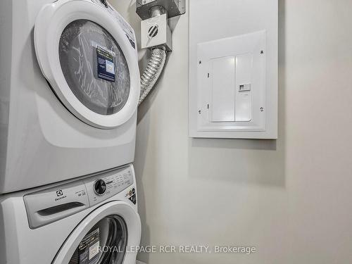 610-5917 Main St N, Whitchurch-Stouffville, ON - Indoor Photo Showing Laundry Room