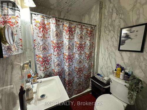 15 Victoria Avenue E, Toronto (Weston), ON - Indoor Photo Showing Bathroom