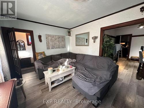 15 Victoria Avenue E, Toronto (Weston), ON - Indoor Photo Showing Living Room