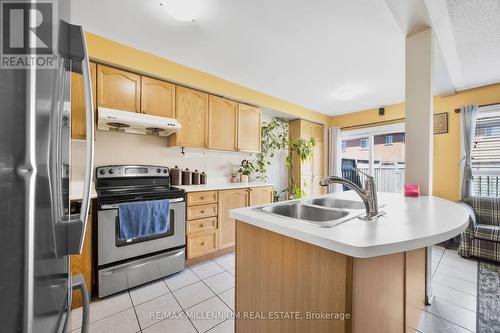 47 Ridgefield Court, Brampton, ON - Indoor Photo Showing Kitchen With Double Sink
