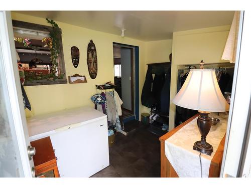 2036 Loff Road, Castlegar, BC - Indoor Photo Showing Other Room